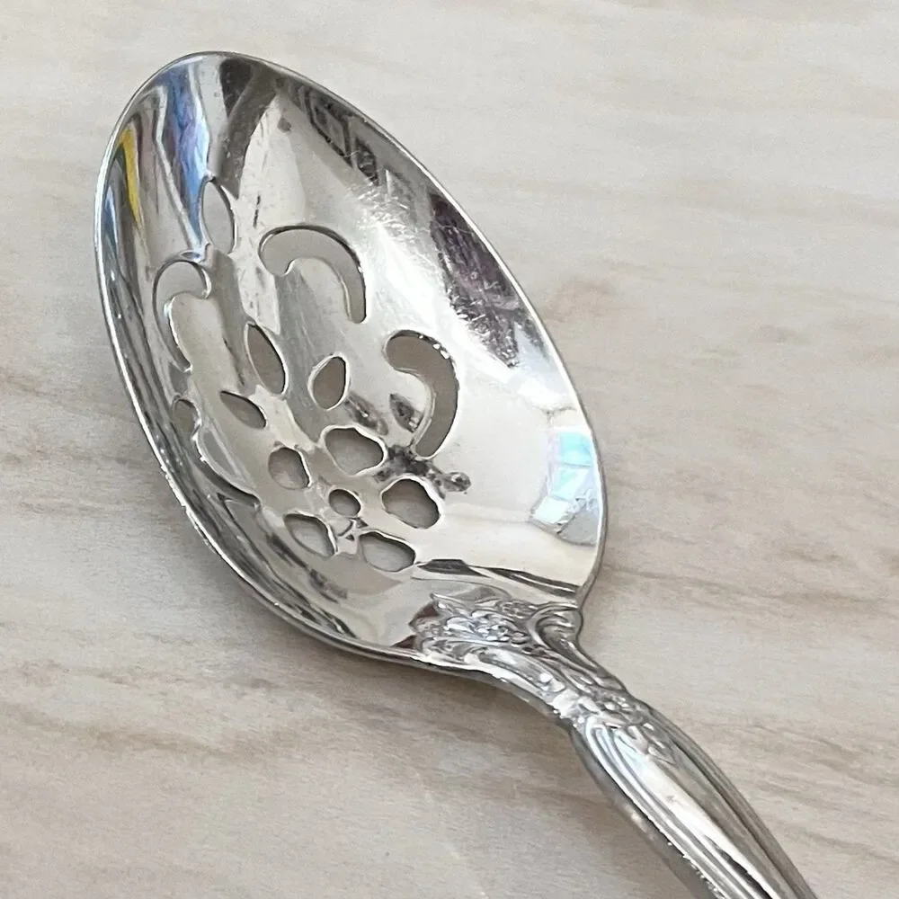ONEIDA Michelangelo Pierced Serving Spoon 8 3/8” Stainless Heirloom Floral USA